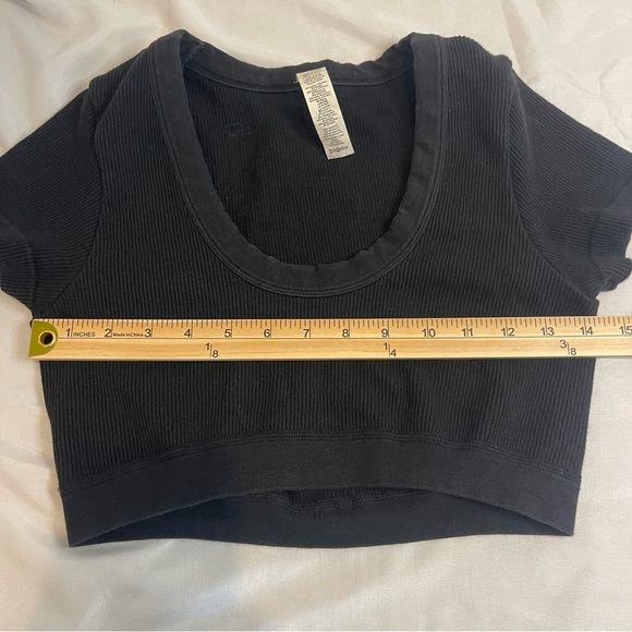 Alo Ribbed Sea Coast Cropped Short Sleeve Tee Size Small Color Black - Picture 7 of 8
